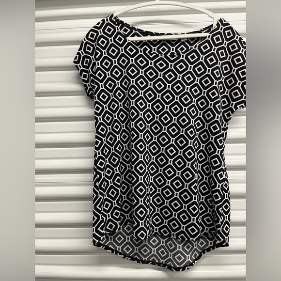 Susan Graver Tops - Susan Graver Geometric Black and White Women's Top Size XS